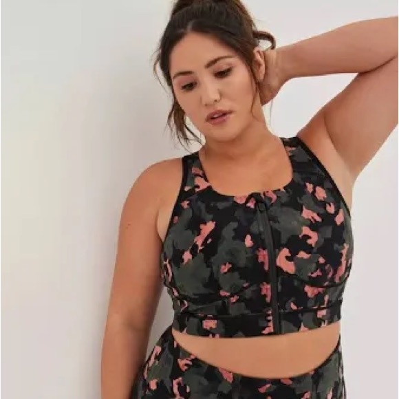 76. Torrid Black and Pink Camo Low Impact Wireless Racerback Sports Bra size 2X - Picture 2 of 7